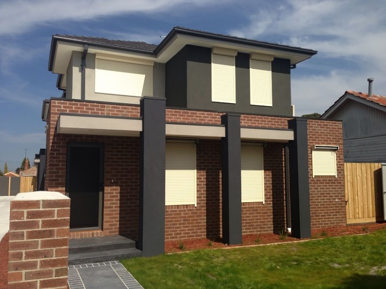 beautiful home using Roller shutters in Melbourne